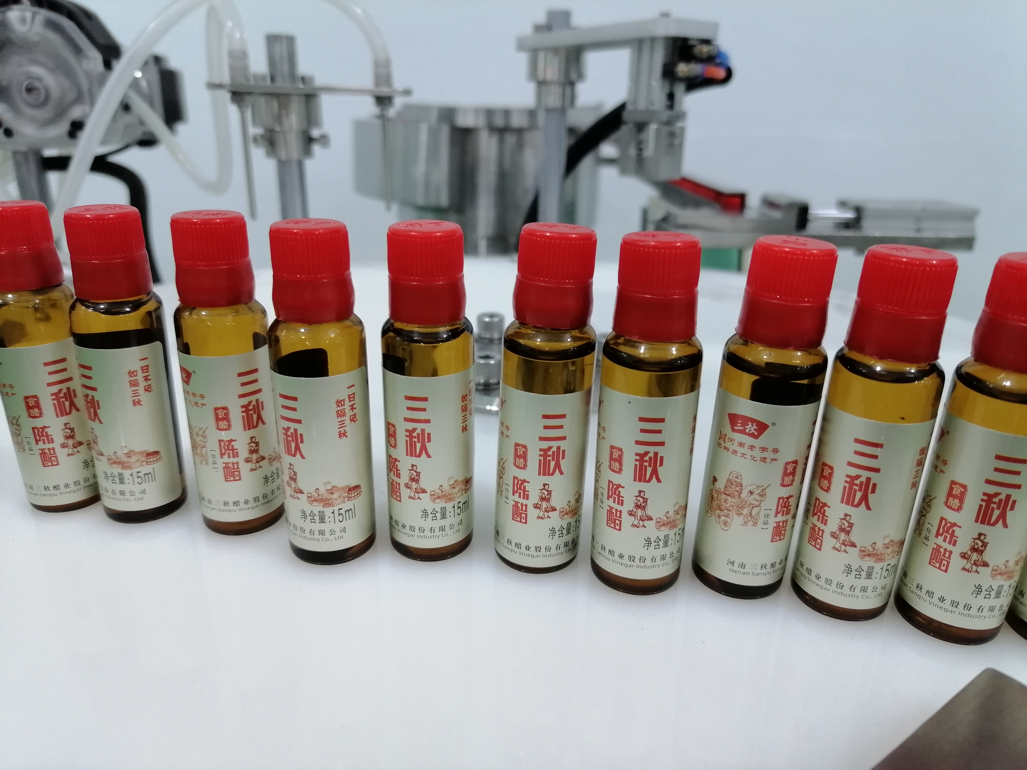 10ml口服液灌裝軋蓋機(jī) 4500瓶 / 時(shí)穩(wěn)產(chǎn)不踩坑