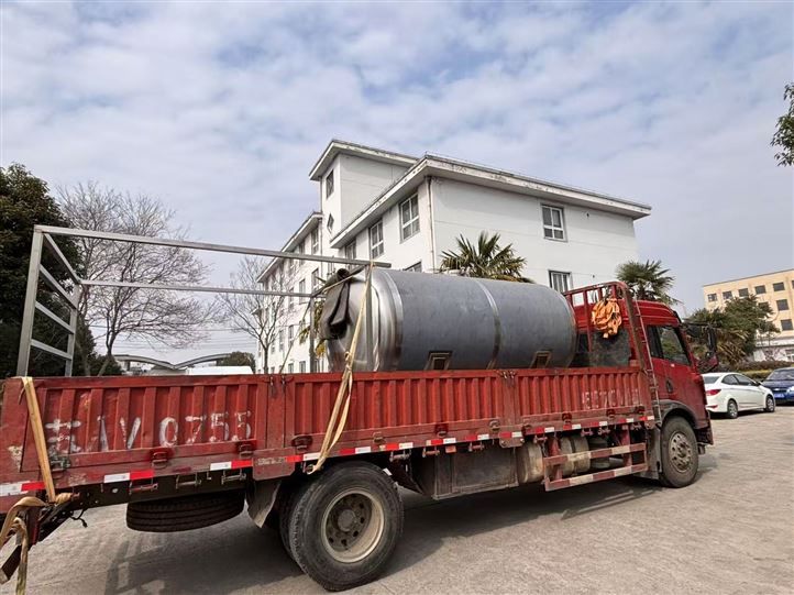 純化水設(shè)備+儲(chǔ)罐