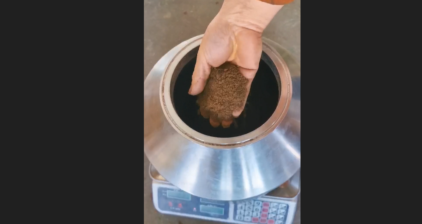 超微粉碎機：動物藥材蟑螂粉碎